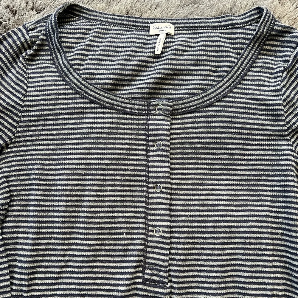 Splendid Striped Henley
Grey + navy waffle fabric with snaps - Picture 1 of 4